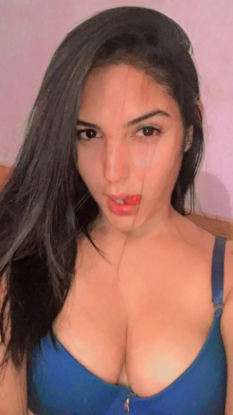 [Selling] I am a young brunette Latina 🔥 I am so horny my panties are so wet and you need to fuck me now that you know SEXTING/ VIDEOS/ PICS/ GFE / FEMDOM/ FINDOM 💦 Snapchat Vanessa_mon25 🌸 ZELLE🌸PAYPAL🌸CRYPTO🌸ZINLI
