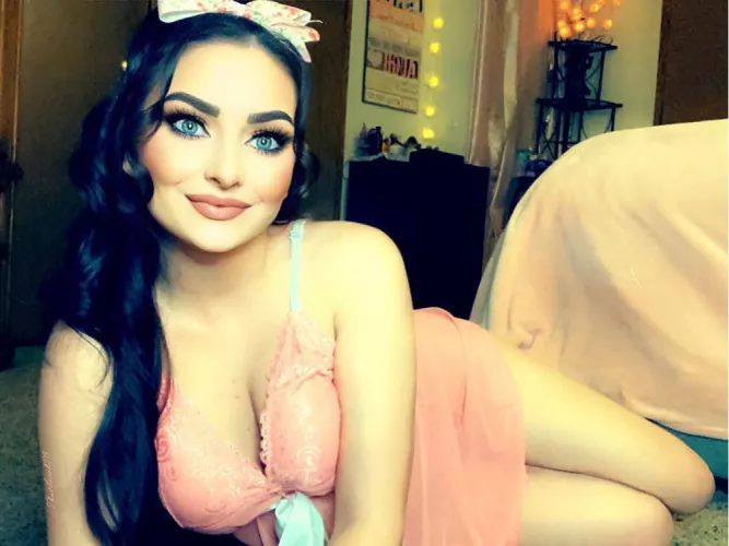 [Selling] 🎀 I can be your naughty little secret 🎀 Panties, Sexting, Vials, Content, GFE, Candy & more. Menu & Spring Specials are pinned to my page 🎀