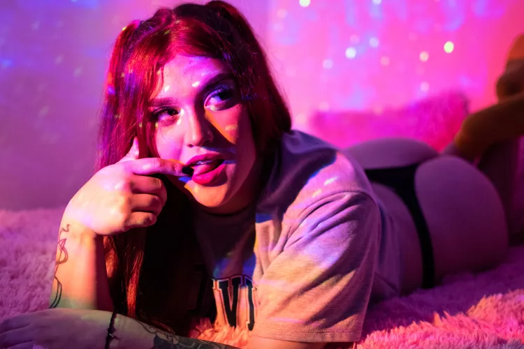 [selling] I dont wanna be alone tonight... Wanna be my company? [GFE] [VID] [PIC] Kik: PeacheeMiauu