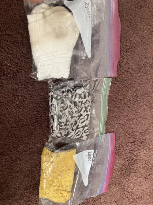 [selling] My drawer at the moment! I still have those black cheeky panties as well! $10 extras, I’m wearing a full back pair of black panties today.. stay tuned💫🌞 I do take offers.. message me sweetheart