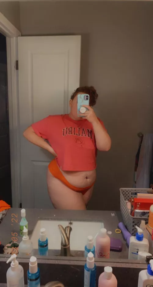 [SELLING] squishy tummies are the best tummies🥰 SC: bunnybabesred / OF: rhbunnyb