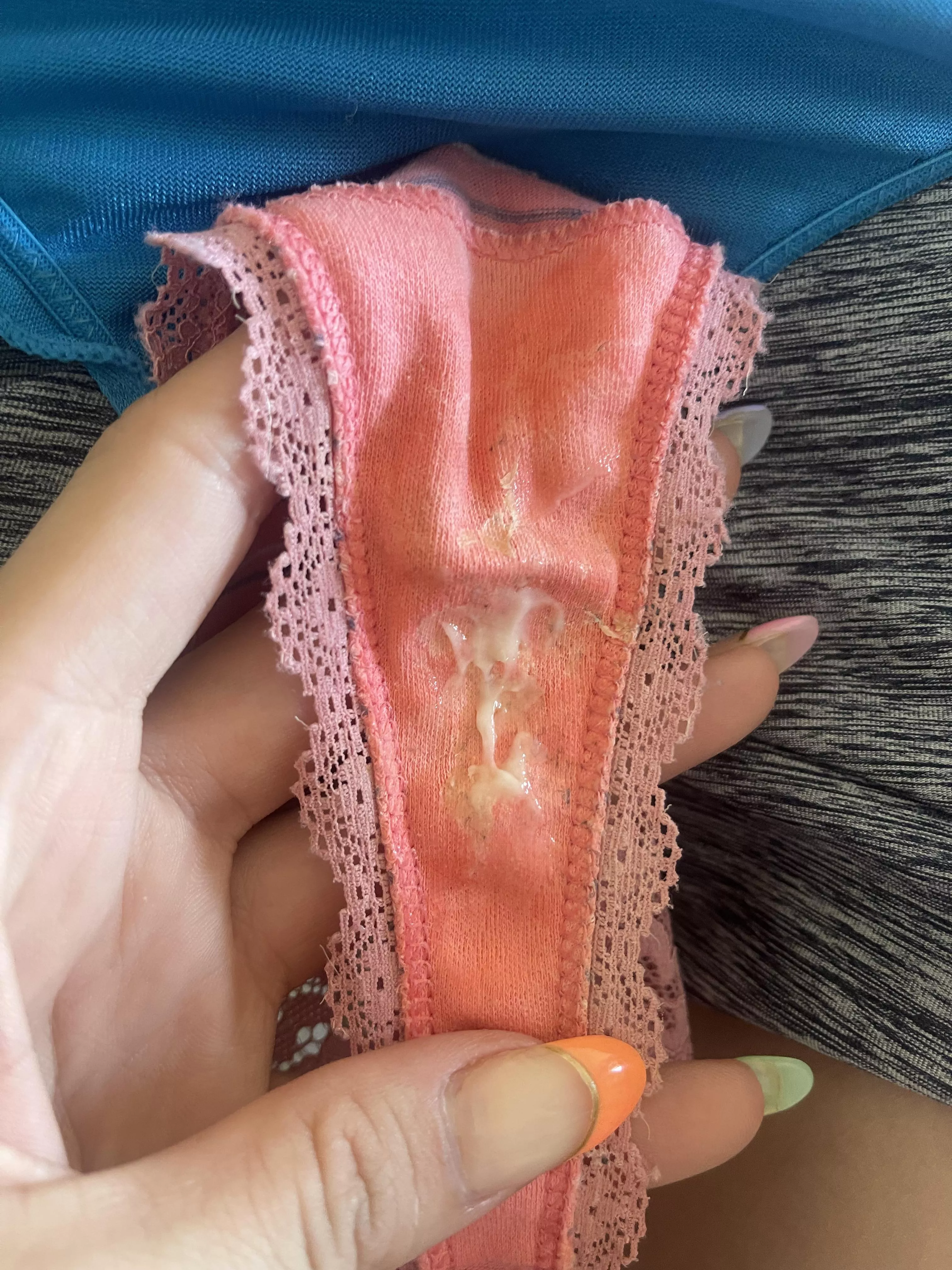 [Selling] With over 200 pairs to choose from, and my fetish friendly add on options, your perfect pair awaits! Menu pinned to my profile 💋