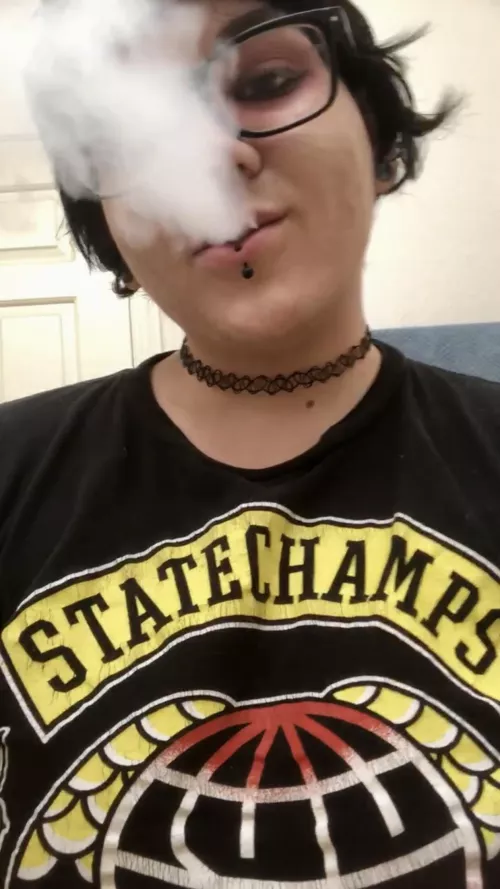[selling] Would you let me blow smoke in your face? Video calls for $5 a min 🖤