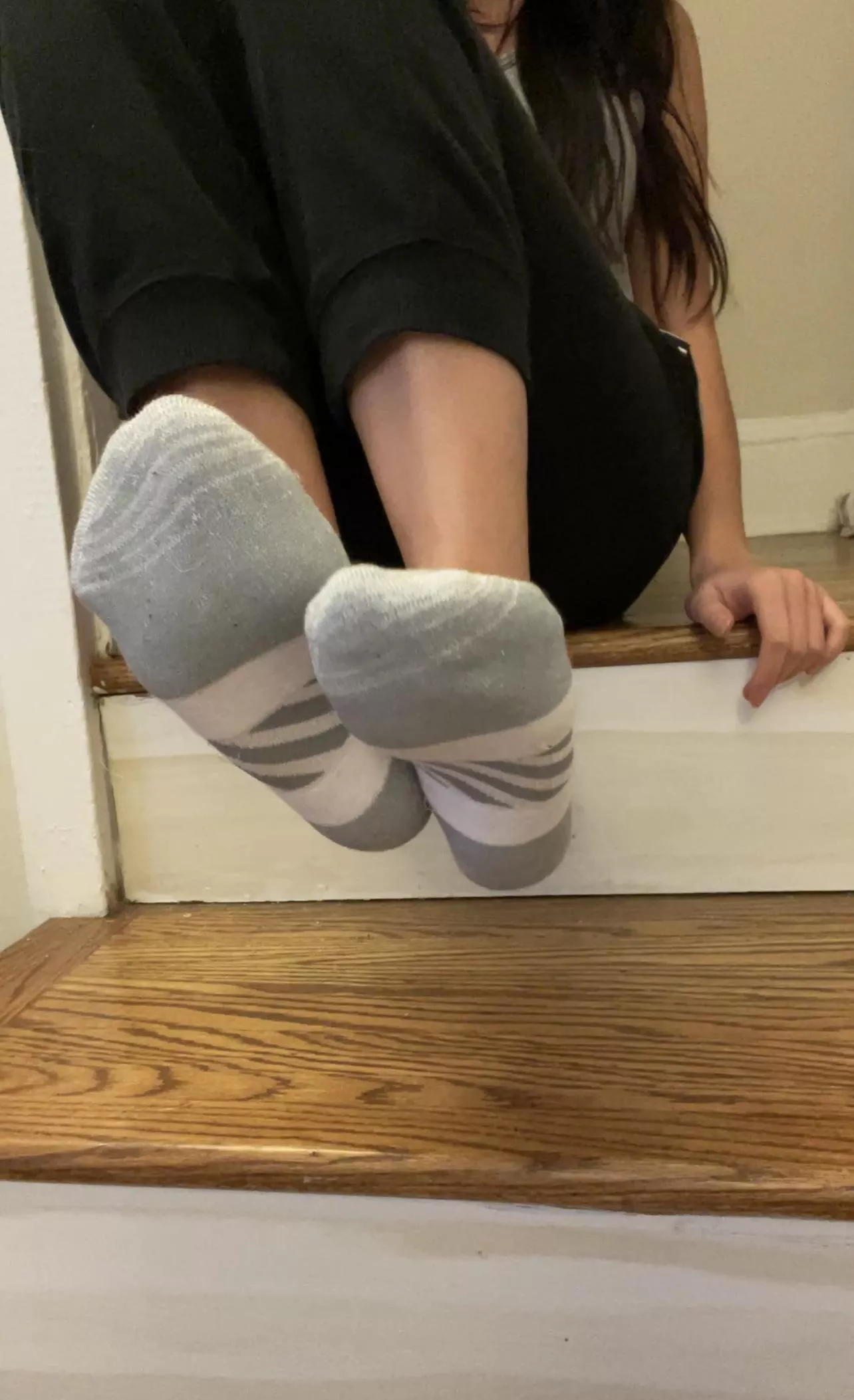 [Selling][US] Come closer, babe! Push your face into my smelly socks 😘