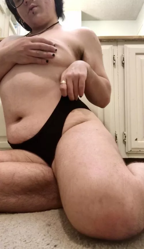 [selling][US] What did you see first? You can worship on your knees if you approach respectfully 🖤 Fetish friendly 🖤 Panties starting at $30 🖤