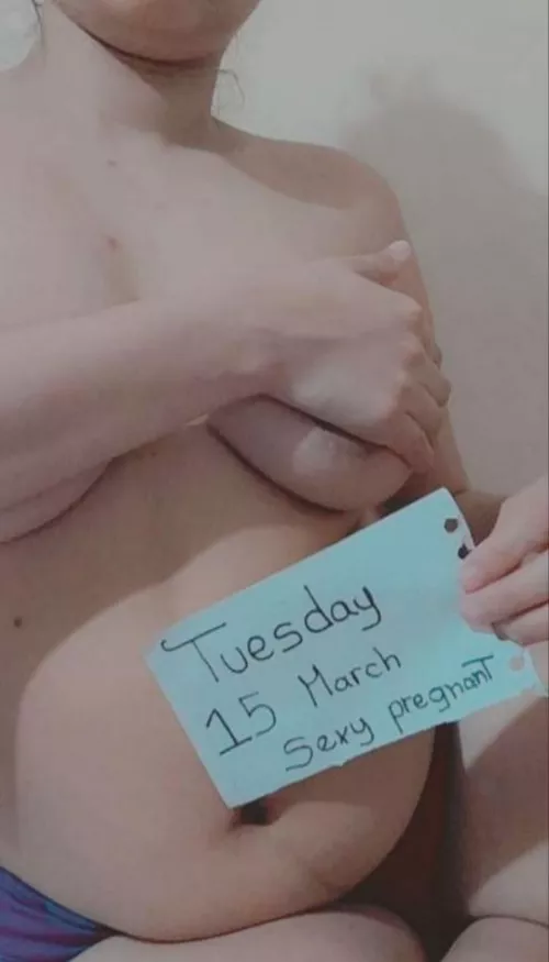 Sexy pregnant woman offers you belly manipulation, hot games, preggo masturbation, blow job, belly lubrication, all very hot, I'm waiting for you, daddy My snaap: ale_s223 My Kik : aleS203