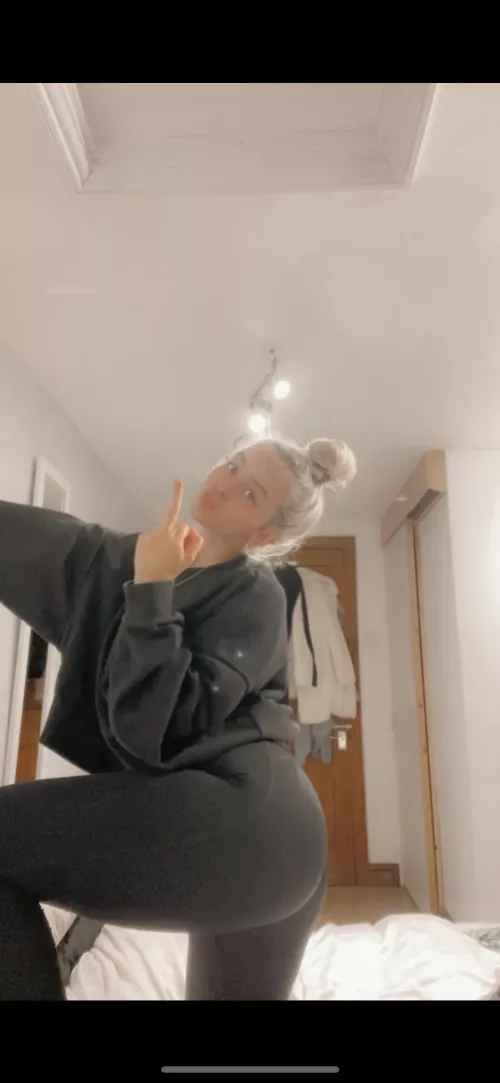 Shall I squish you with my fat ass? Would you beg me to stop?? 🤣🤣🤣 serve me correctly betas