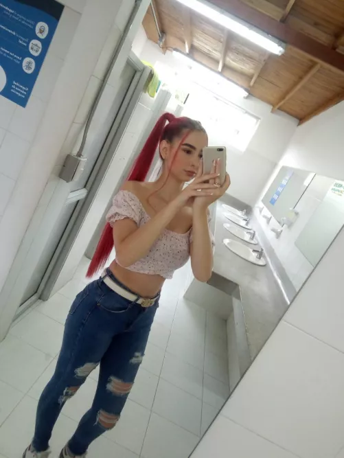 Sharing a pic before I go back to class 👩‍💻