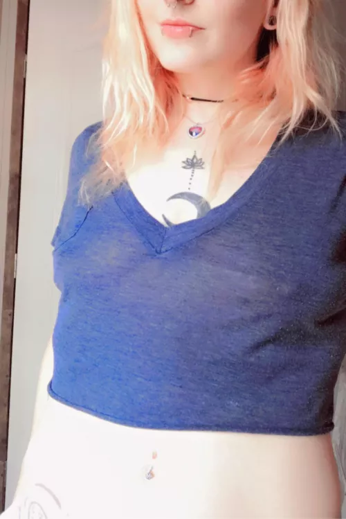 Sheer shirts are the best 💙