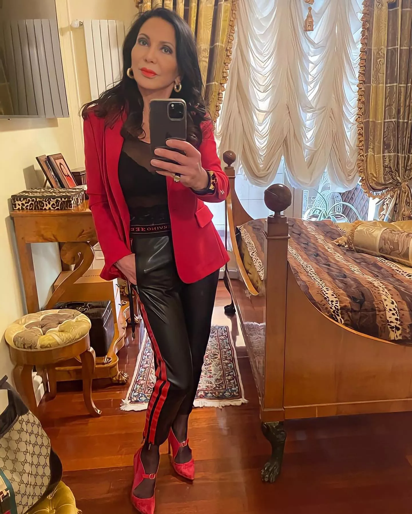Shiny Pants GILF