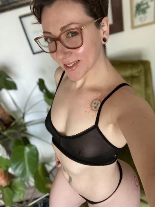 Short hair, glasses and some curves?