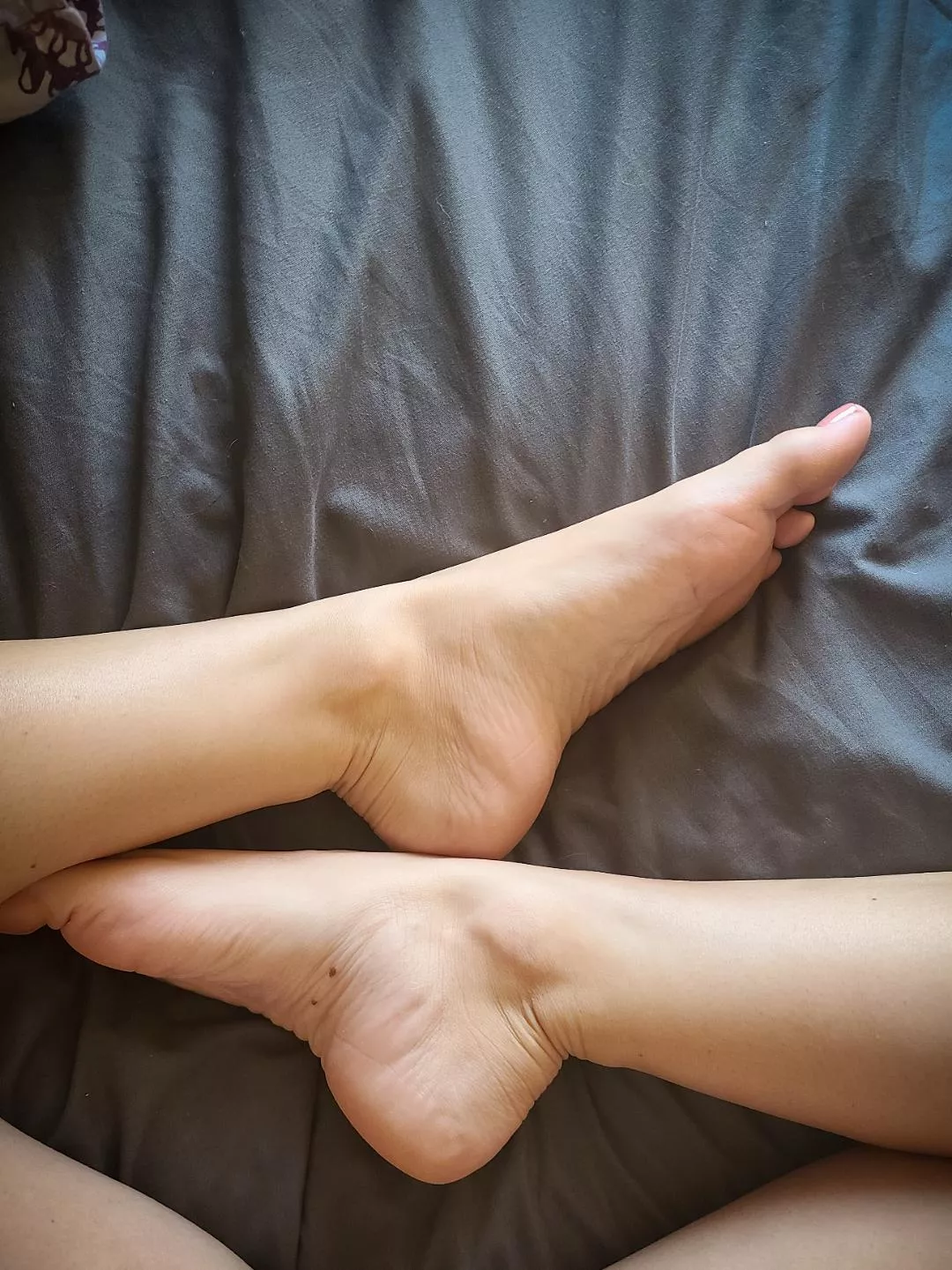 should I post more pictures of my feet? should I post more pictures of my feet?