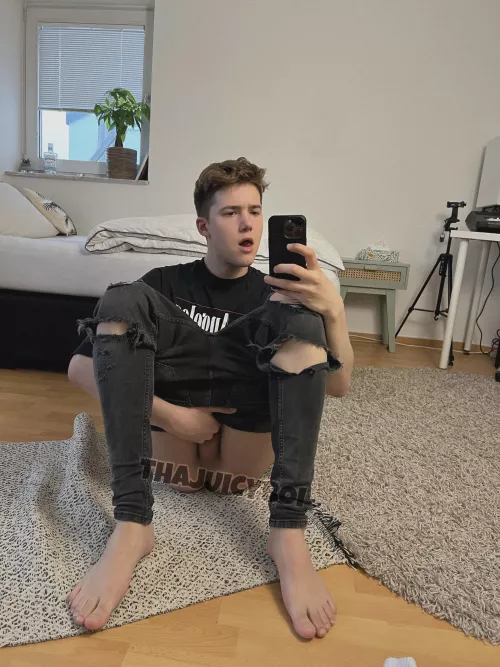 should i sit on ur face?🤌🏼