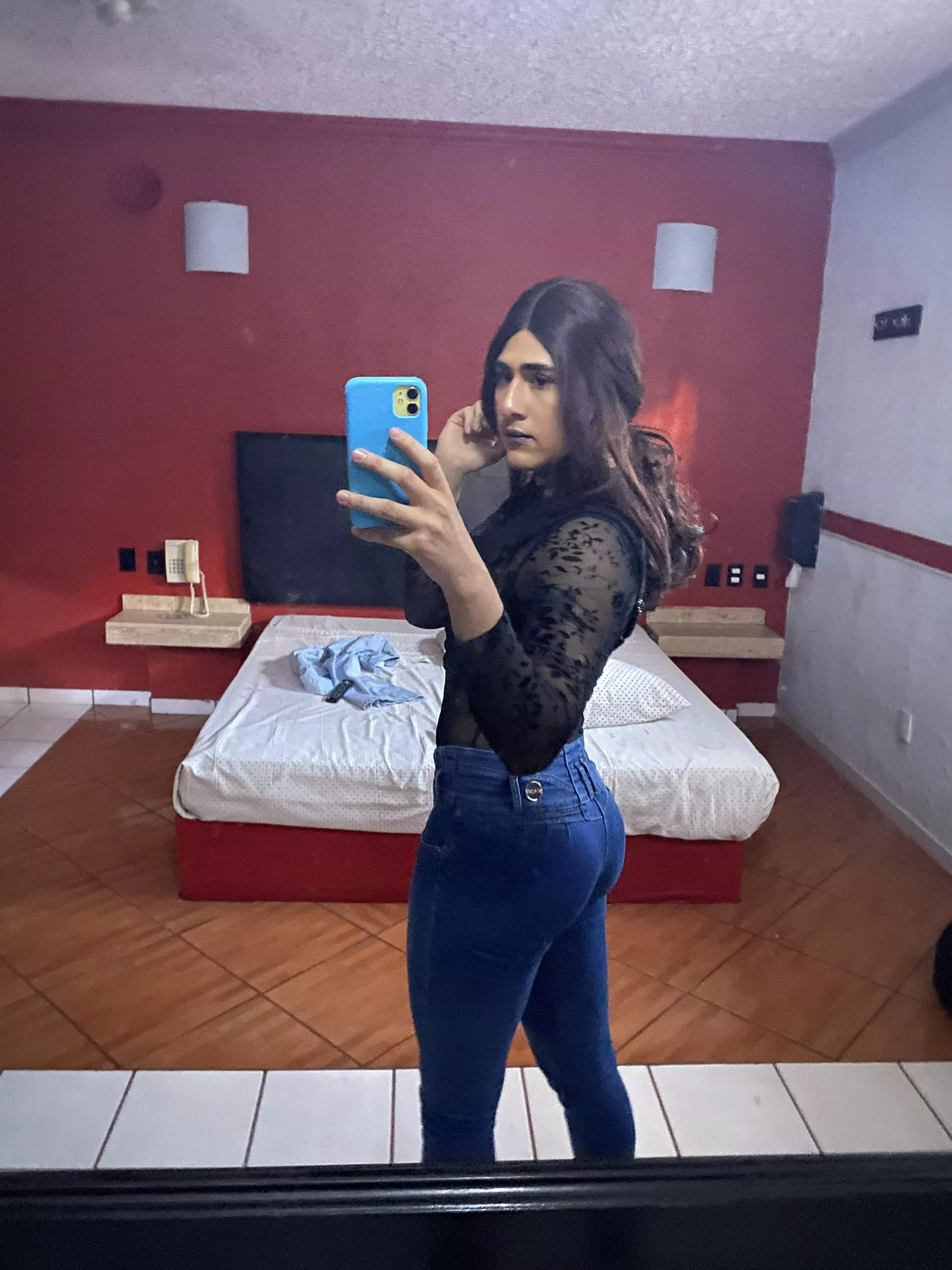 Showing off the quick outfit 🖤