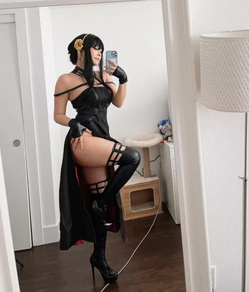 Showing Off Thicc Thighs