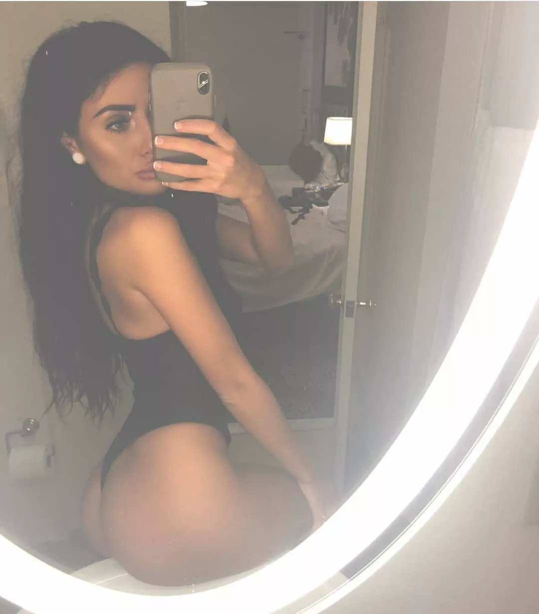 Showing them cheeks