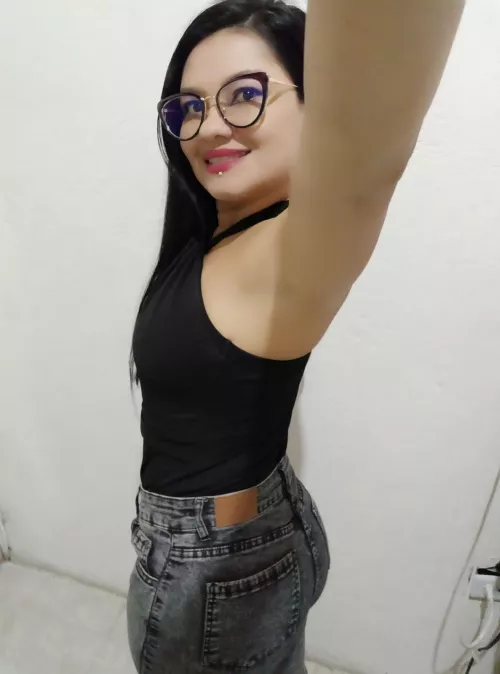 Showing you my armpits before I leave the house 😉