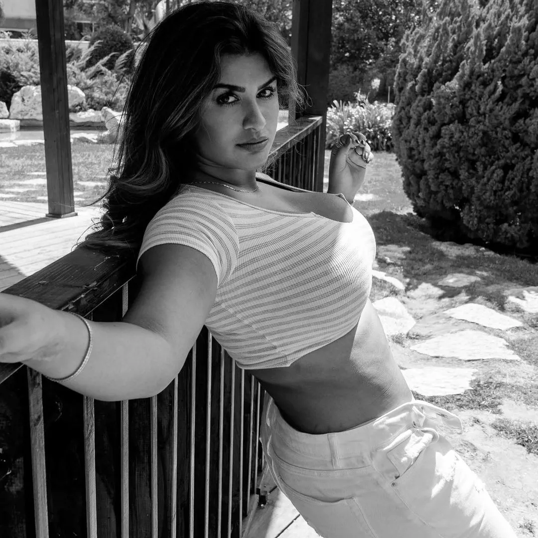 Side Pose
