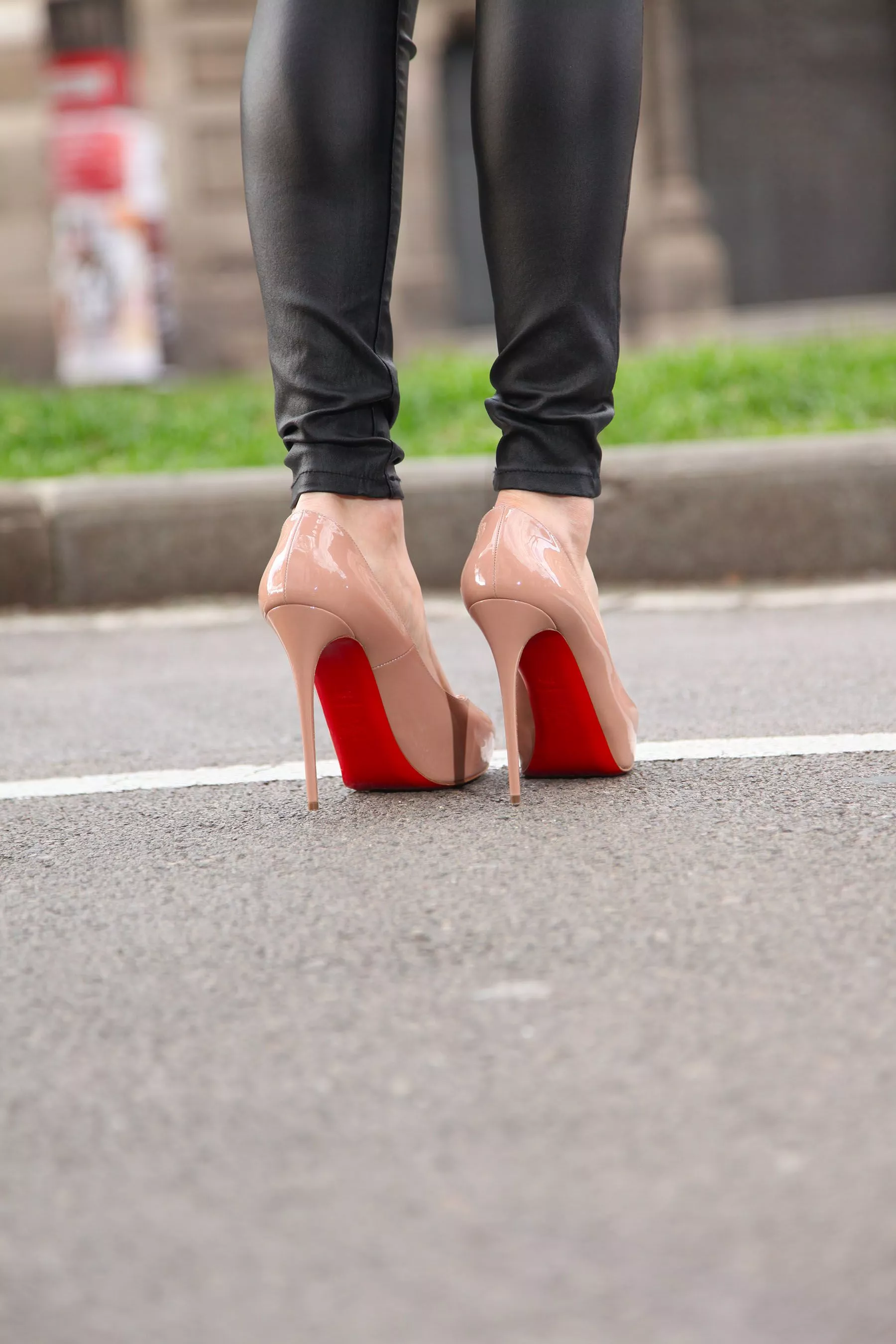 Simple - Classy - Iconic - Louboutin [OC]