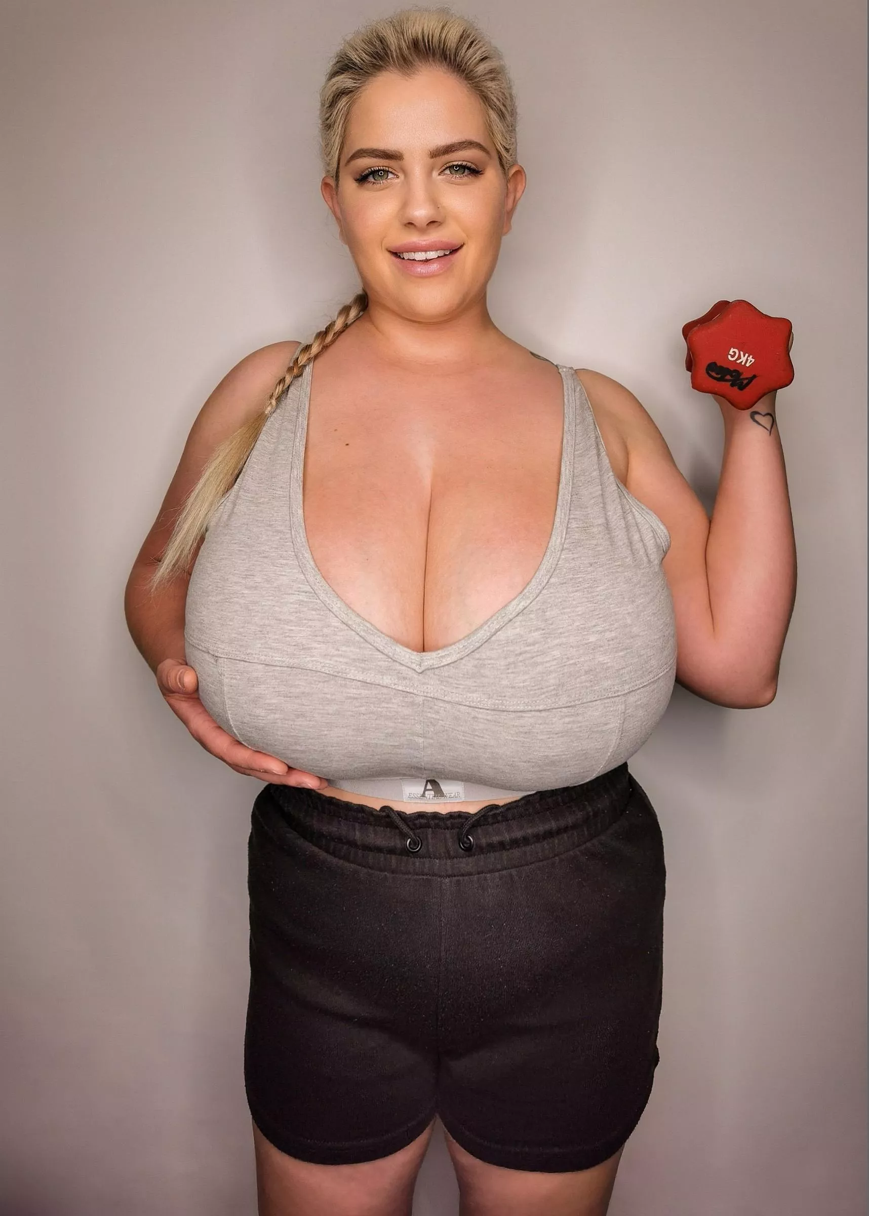 Since my enormous tits weigh more than 4kg each, I love to practice weightlifting with them. And many other naughty things. π Since my enormous tits weigh more than 4kg each, I love to practice weightlifting with them. And many other naughty things. π