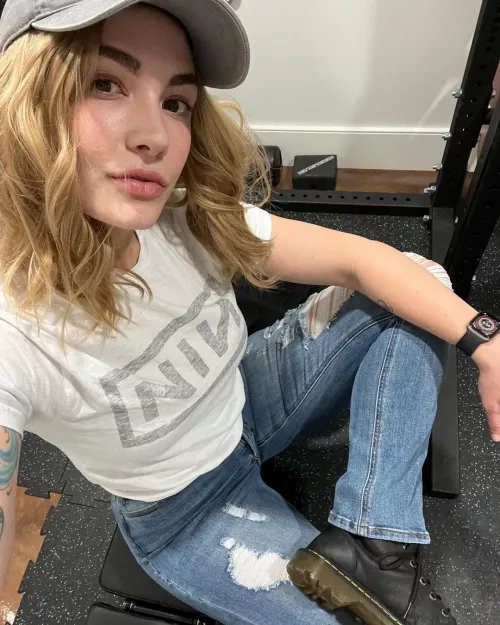 Siri Dahl (@therealsiri.ps) [Instagram]