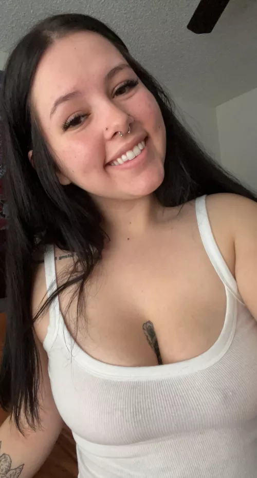 sitting pretty in my fav white tank