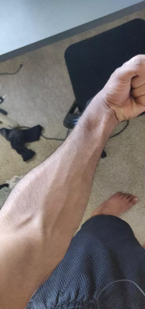 Skinny but grips for days