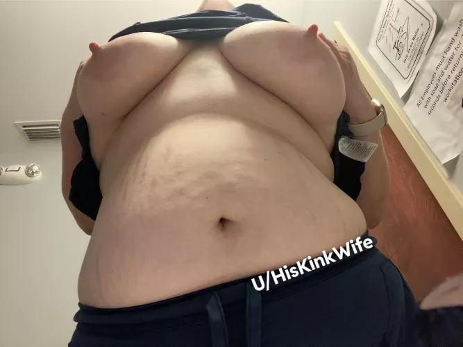 Slow days lead to naughty pics. Come give me a squeeze 😈