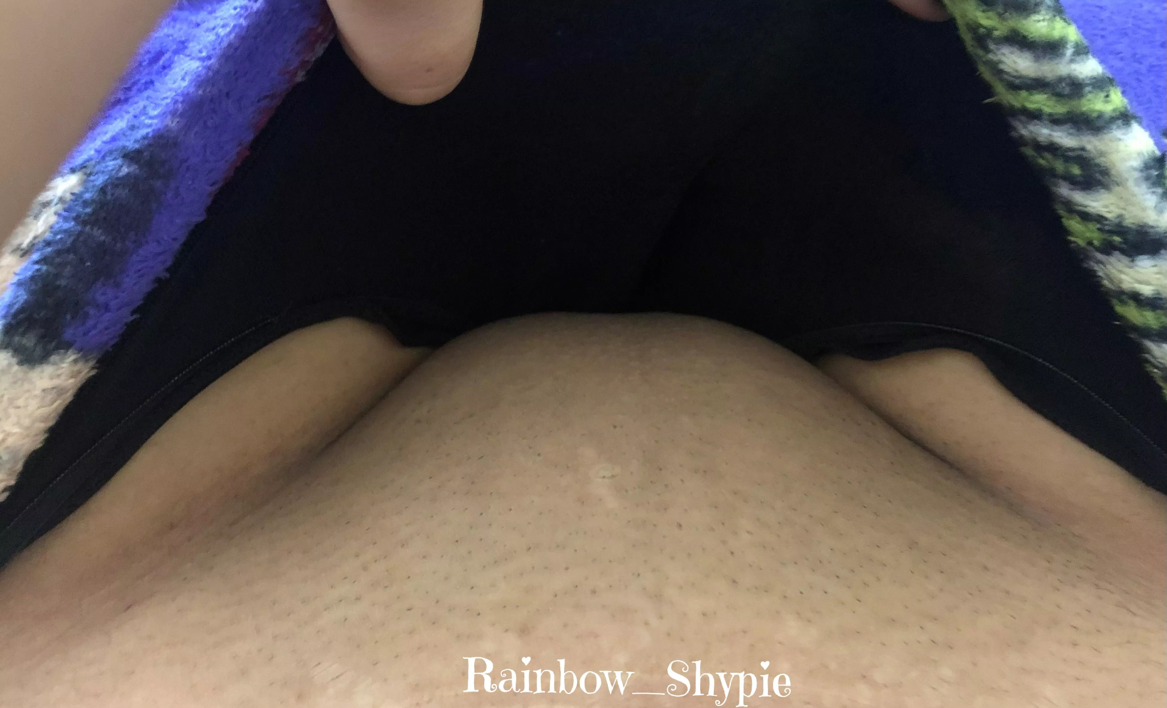 Sneak peak my pussy mound 😘