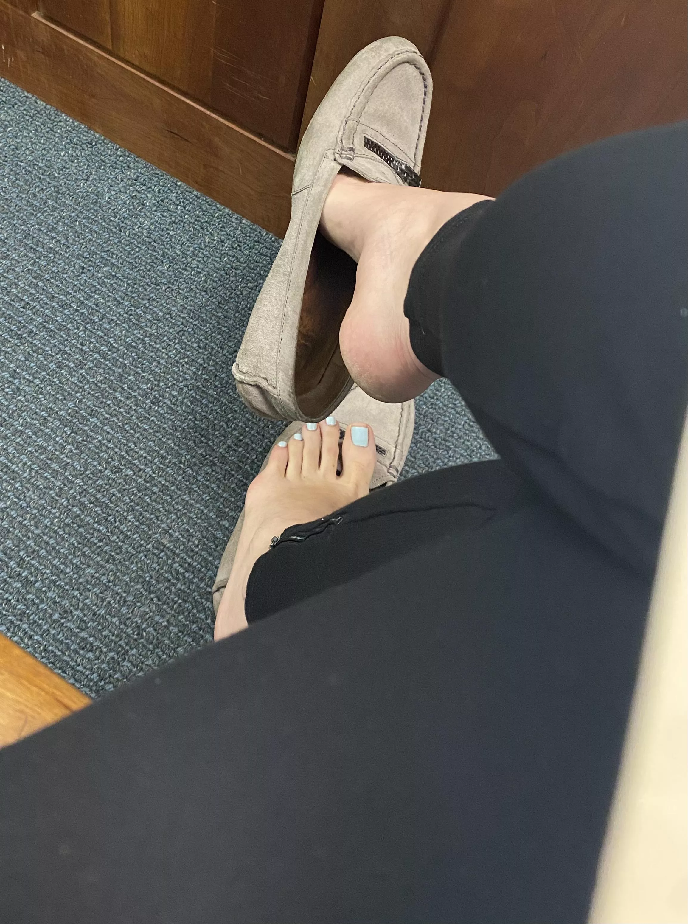 Sneaking my shoes off at court 🙈🙈🙈