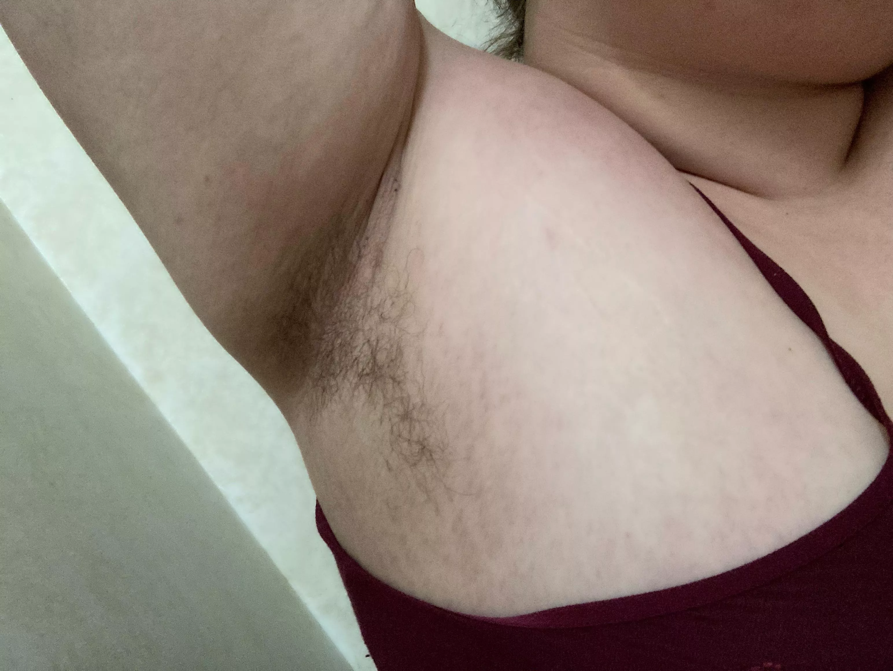 sniff my hairy armpits
