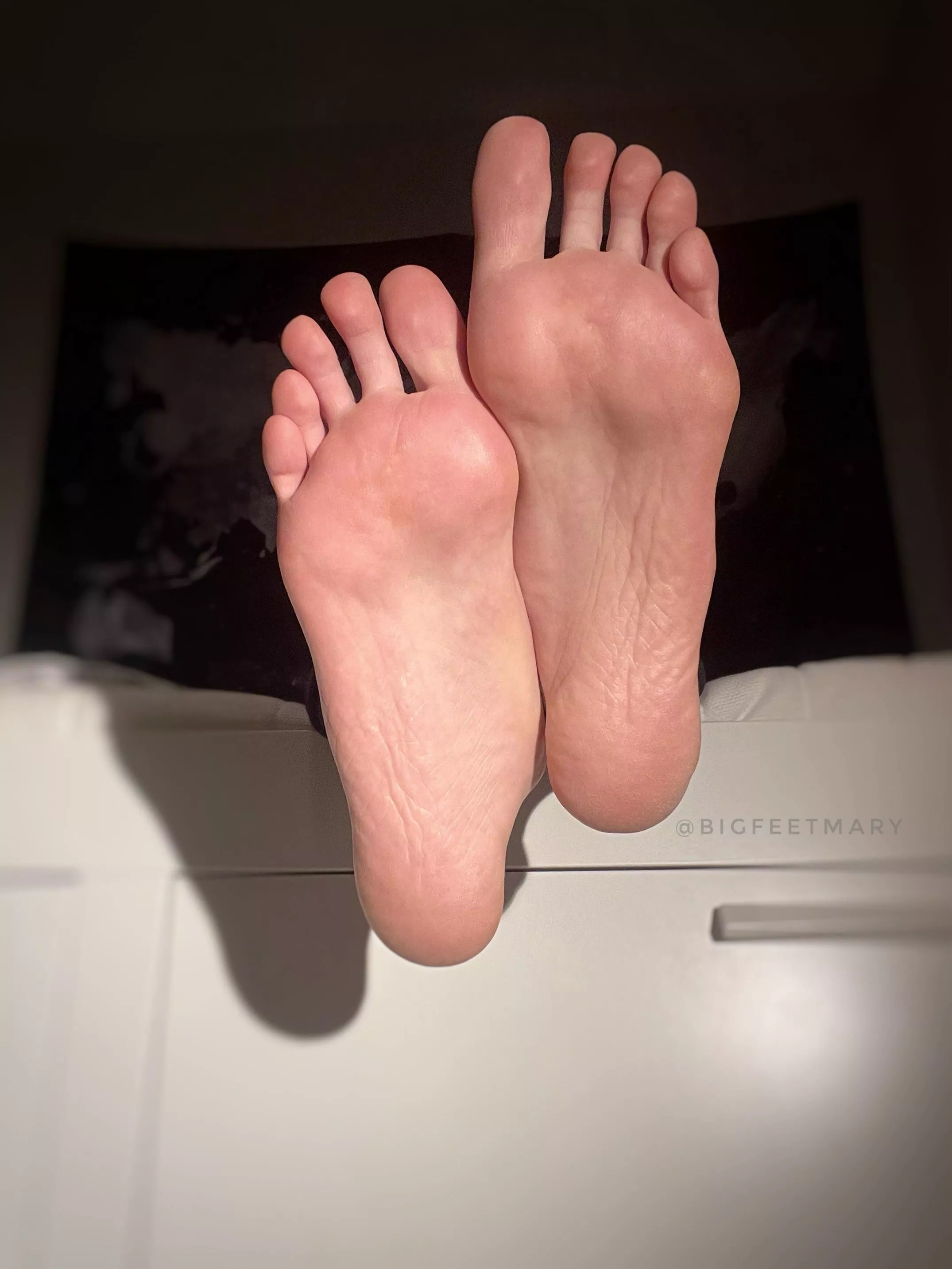 Sniff my Huge Soles 😈