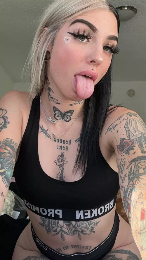 So hot with tongue out 🤤😈