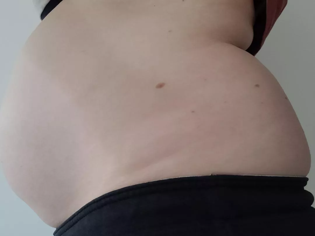 So hungry right now...not pregnant, just getting huge 😁