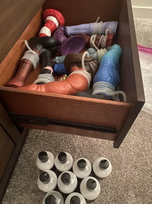 So many dragons and so much cum🤤tell me which ones you want me to use and how you want me to ride them.