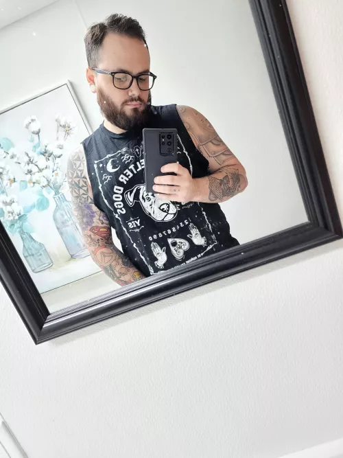 So many weiners, how about just normal fat guy selfie?