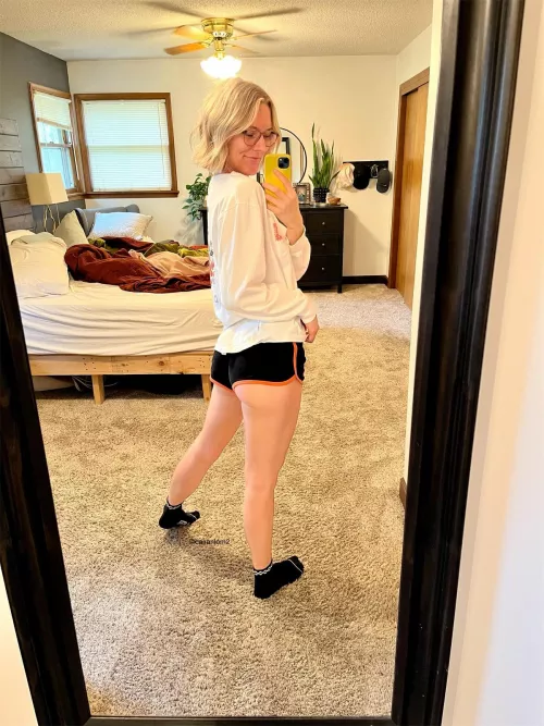 Socks & some booty 😍