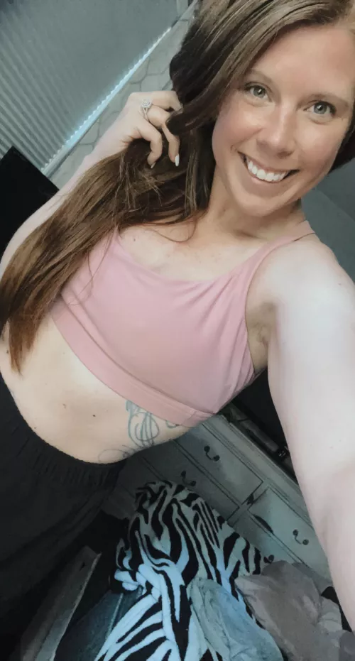 Someone keep my mind off that tomorrow is Monday 😌