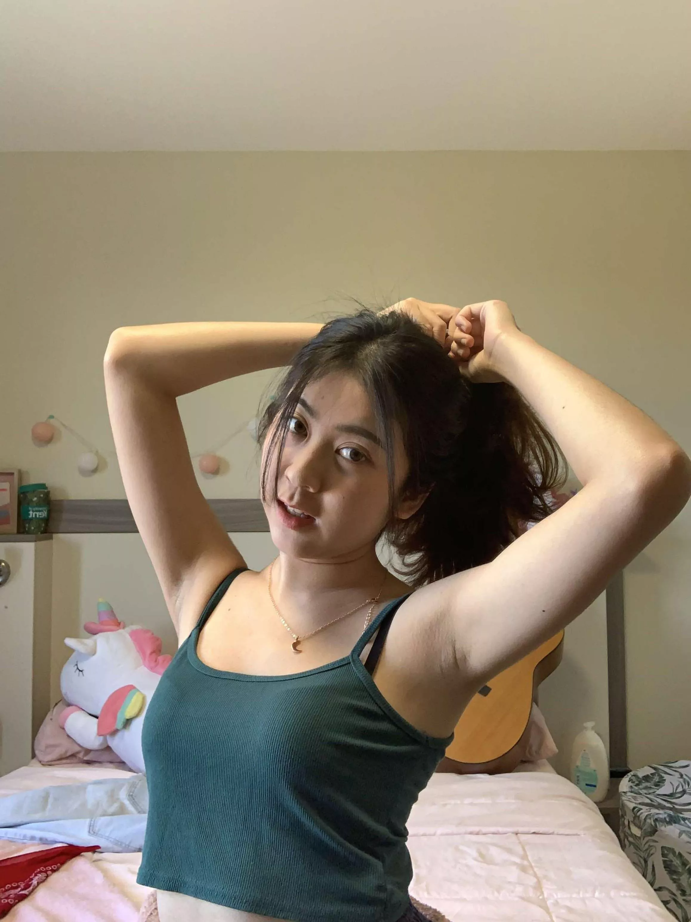 Someone make Captions for my gf ?