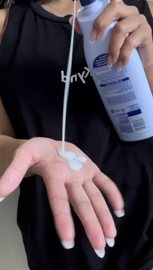 Someone please dirty my pretty little hands with the real thing 🥺