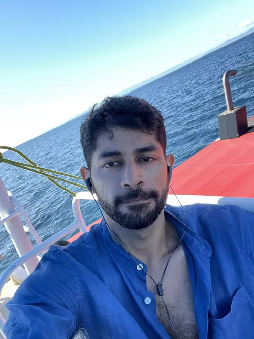 Somewhere in the Pacific ocean..