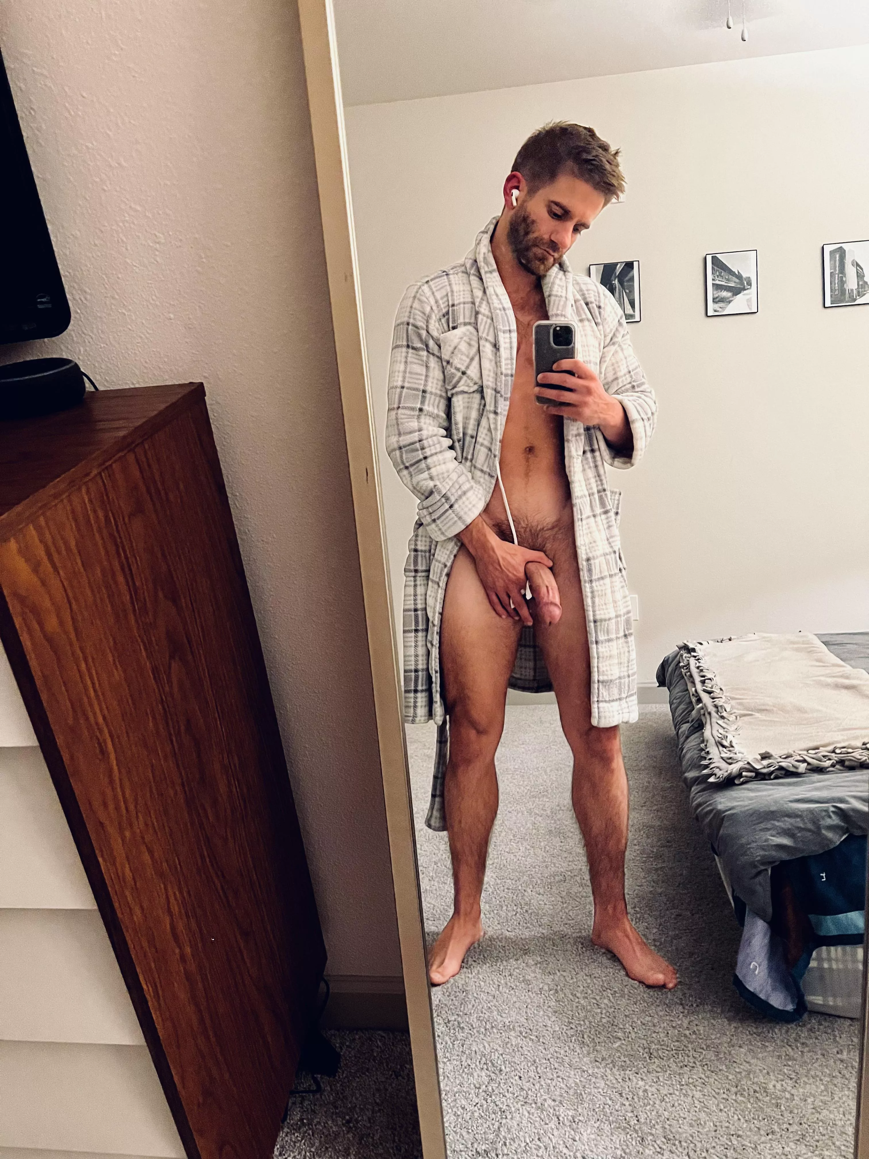 Sorry I’ve been absent lately, been busy trying to find a bed frame. I promise more to cum 😘