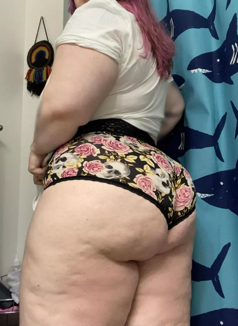 spankable enough for you? 😏