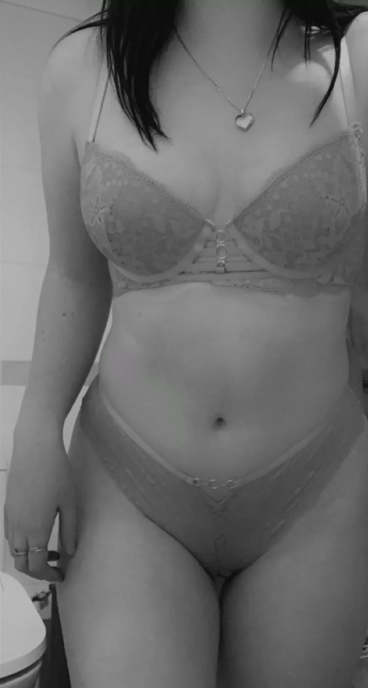 Spoilt myself for my birthday with a new set cos why not 👅 [F27]