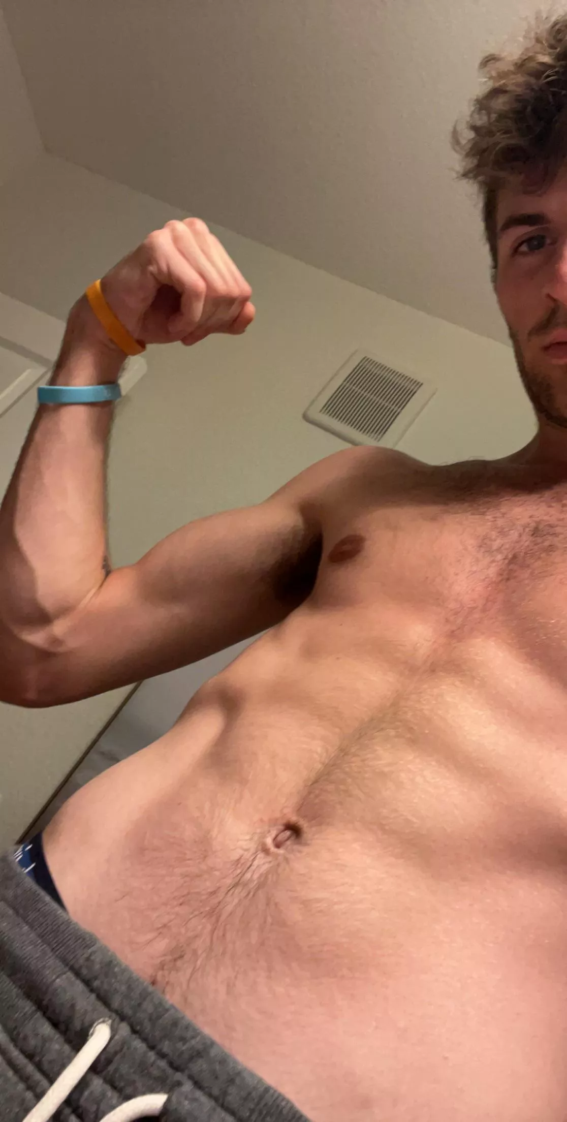 Started getting serious about lifting 2 weeks ago and it already showing promise! 😊
