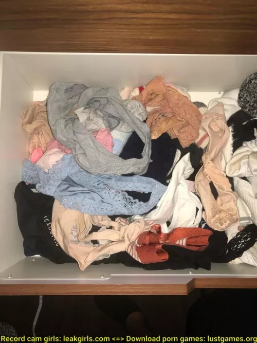 Staying in a girls room for thd night, she’s abroad, can’t wait to take a pair