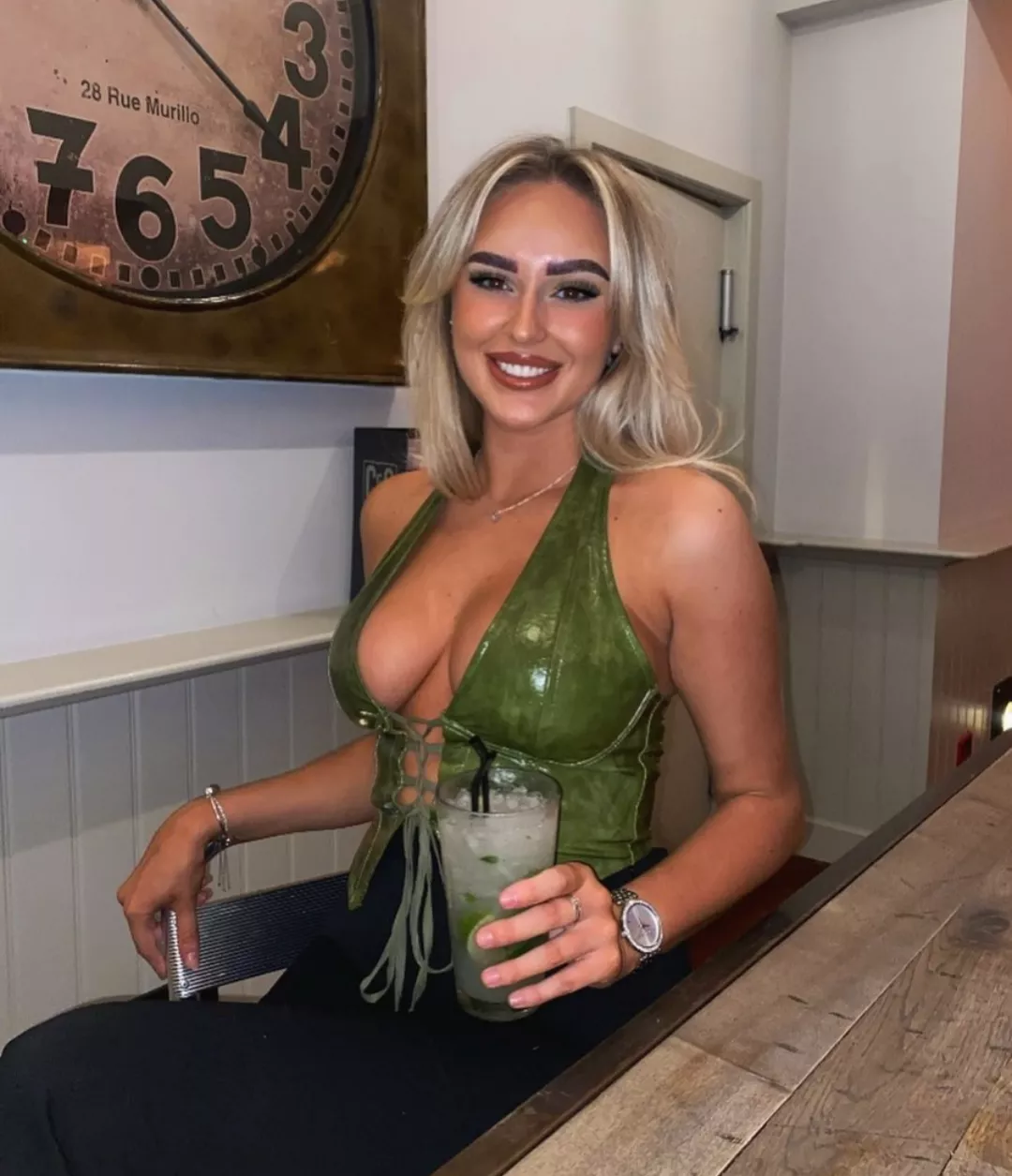 Straining shiny top