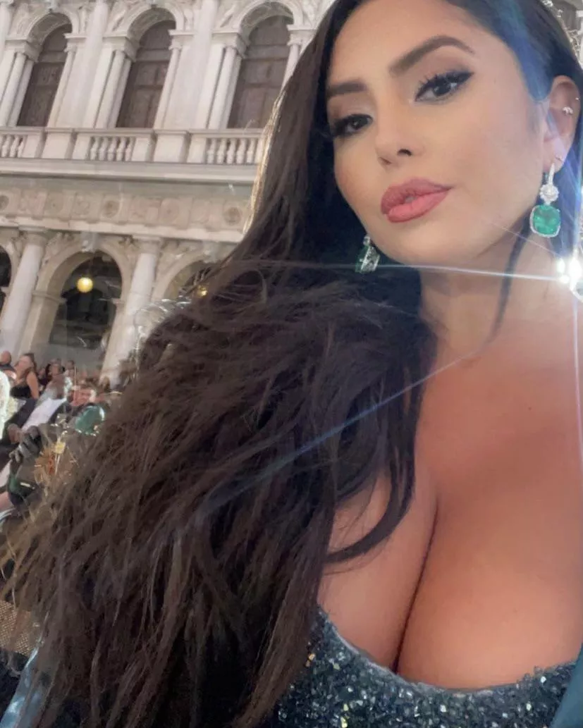 Such a hot milf