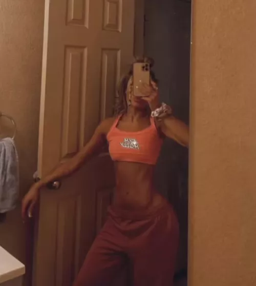 Such a tight petite bod 😍