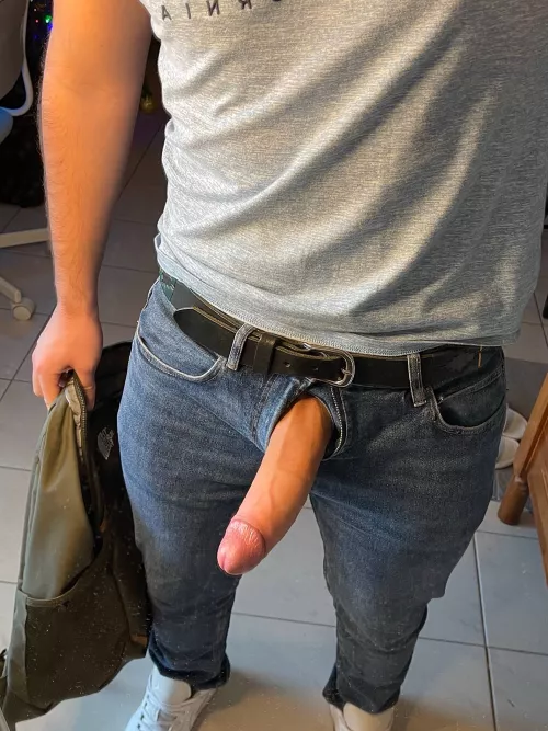 Suck me off before I go to class 😈